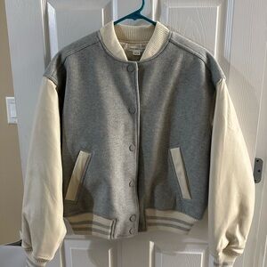 Good American Gray and Cream Bomber Jacket with Ribbed Cuffs and Waistband